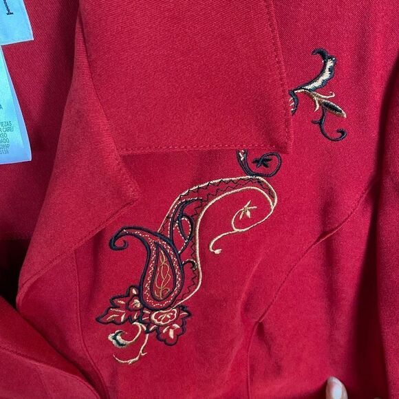 🔥3/$20🔥 Studio I Petite red embroidered blazer size 6P - Picture 3 of 9